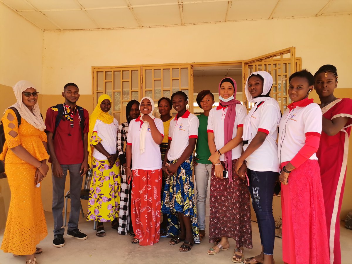 En marge de mon engagement pour la paix au sahel, j'ai formé une dizaine de filles venues de 4 horizons du Sahel pour un programme de leadership initié par AFDS en partenariat avec <a href="/SuuduAndal/">SUUDU ANDAL</a>. Belle expérience avec des élèves engagées.
<a href="/Usembassyouaga/">USEmbassyOuaga</a> <a href="/planburkina/">@PlanBurkina</a> <a href="/UE_BURKINA/">UNION EUROPEENNE BURKINA FASO</a>
