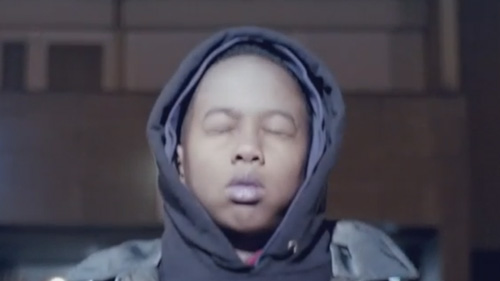 rapaddict__'s tweet photo. Une référence à une scène culte du film La Haine apparait un peu plus loin dans le clip. 
Plus exactement à 2m20. https://t.co/drPnLFLpUj