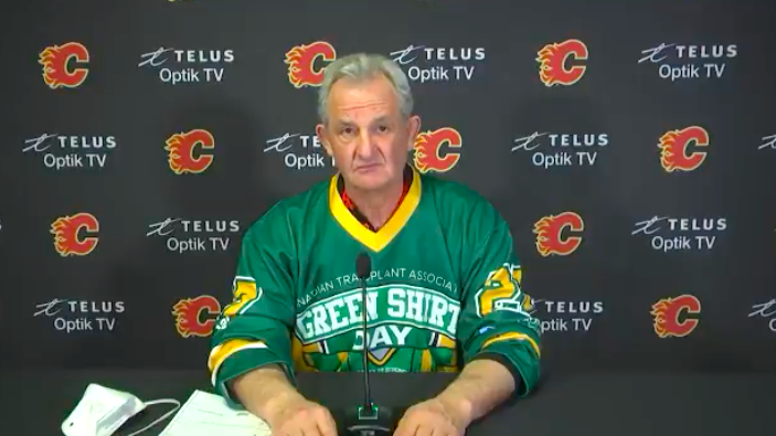Darryl Sutter rocked a Logan Boulet Humboldt jersey for Green Shirt Day. 👏💚

MORE @ bardown.com/darryl-sutter-…