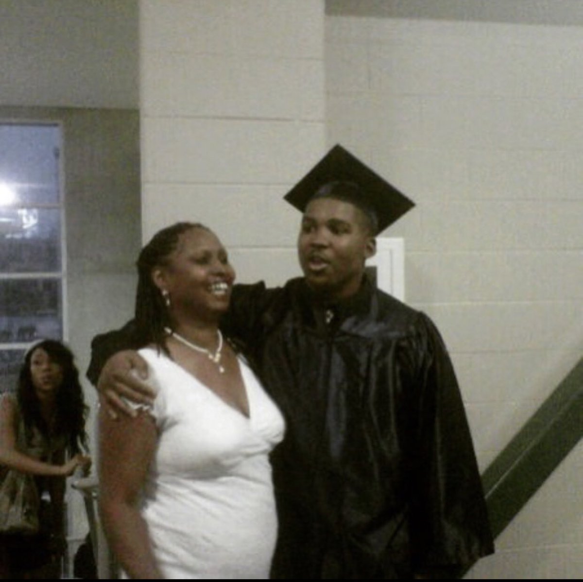 ImOnlyKD's tweet image. Up till 2 mins ago. I never knew what it felt like to lose anyone close to you. Not a friend. A family. Not even a pet. 

But to lose my mama. I am 100% speechless.