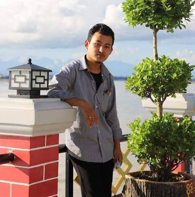 LarEh69692871's tweet photo. @cvdom2021 @TedDThantSin Ajax &amp; Christopher, in service reporters from #MyitkyinaNewsJournal were unlawfully abducted by #MyanmarMilitaryTerrorists on April 14 night.
#FREEDOM OF SPEECH
#Apr15Coup
#WhatsHappeningInMyanmar
#JournalismIsNotACrime https://t.co/WDfamsWdYX