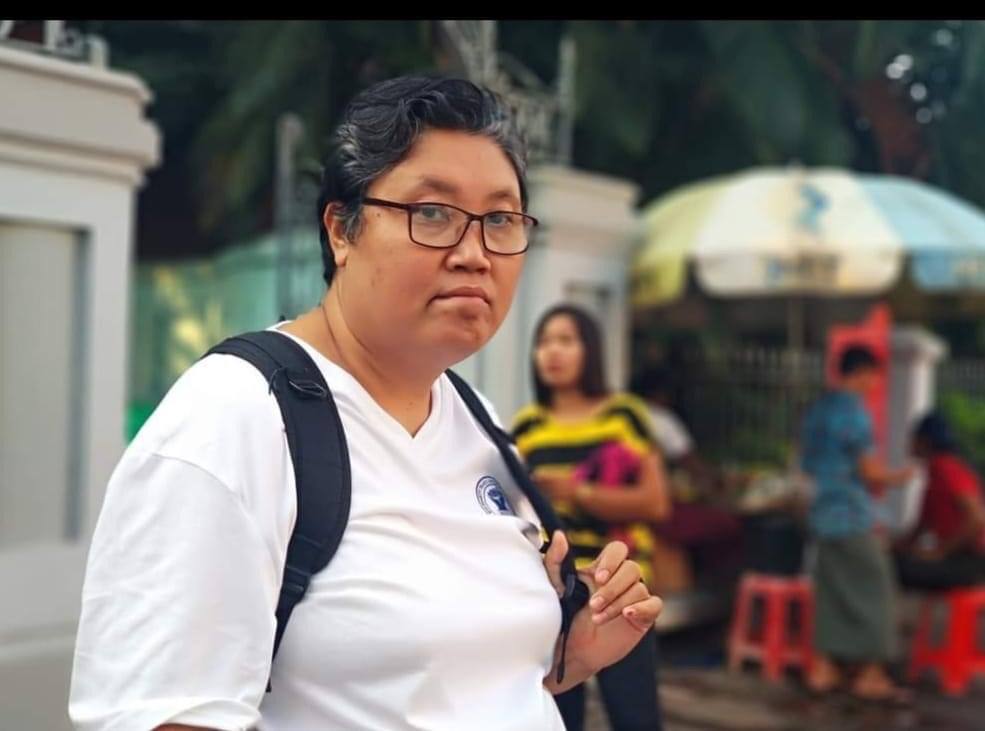 LarEh69692871's tweet photo. @tommywalkerco @FreeBurmaRangrs @DaveEubankFBR DawMyoAye, director of STUM(Solidarity Trade Union of Myanmar) was abducted while terrorists raided STUM office near Nawarat market, #ShwePyiThar Tsp, #Yangon around 12:30pm. Terrorists also looted phones in the office.
#FreedomOfSpeech
#Apr15Coup
#WhatsHappeningInMyanmar https://t.co/GqwMLnyokH