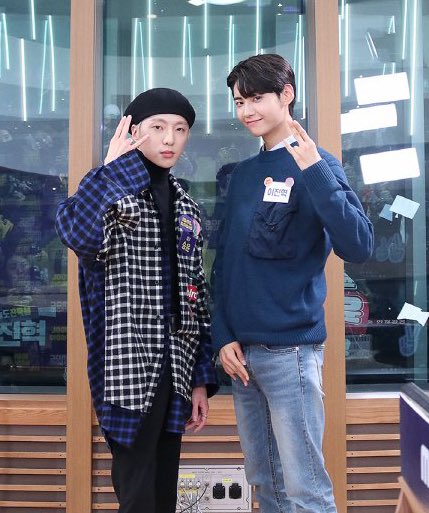 hwanaejimaa's tweet photo. Seungyoon and Jinhyuk met again. JH gave him a signed album. https://t.co/3hbgY0DeDf