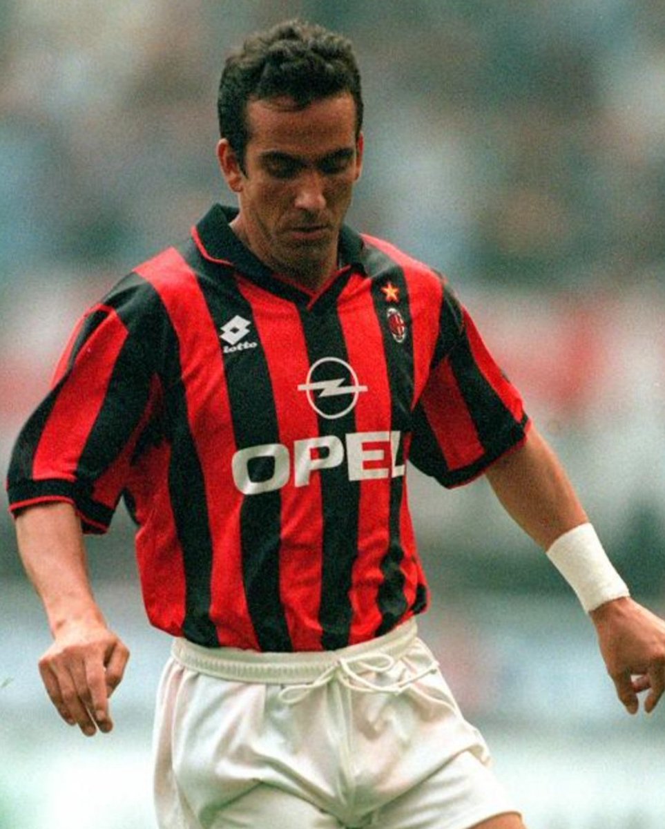 MemoriesMilan's tweet photo. Pochi conoscono questa storia
Tournée estiva del #Milan nel 96
Si era a #shangai
#dicanio e #sebarossi litigarono fortissimo pare per idee politiche
Intervenne #capello e con di canio pare si arrivò alle mani
Fu messo sul primo aereo e ceduto in uk.
In quel Milan chi sbaglia paga https://t.co/H4GahmsXSS