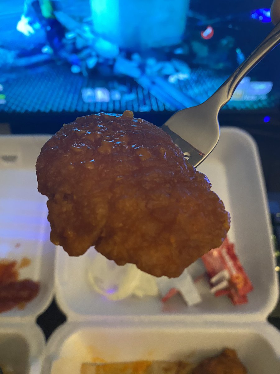 PhidsOG's tweet image. This boneless wing looks like the Millennium Falcon.