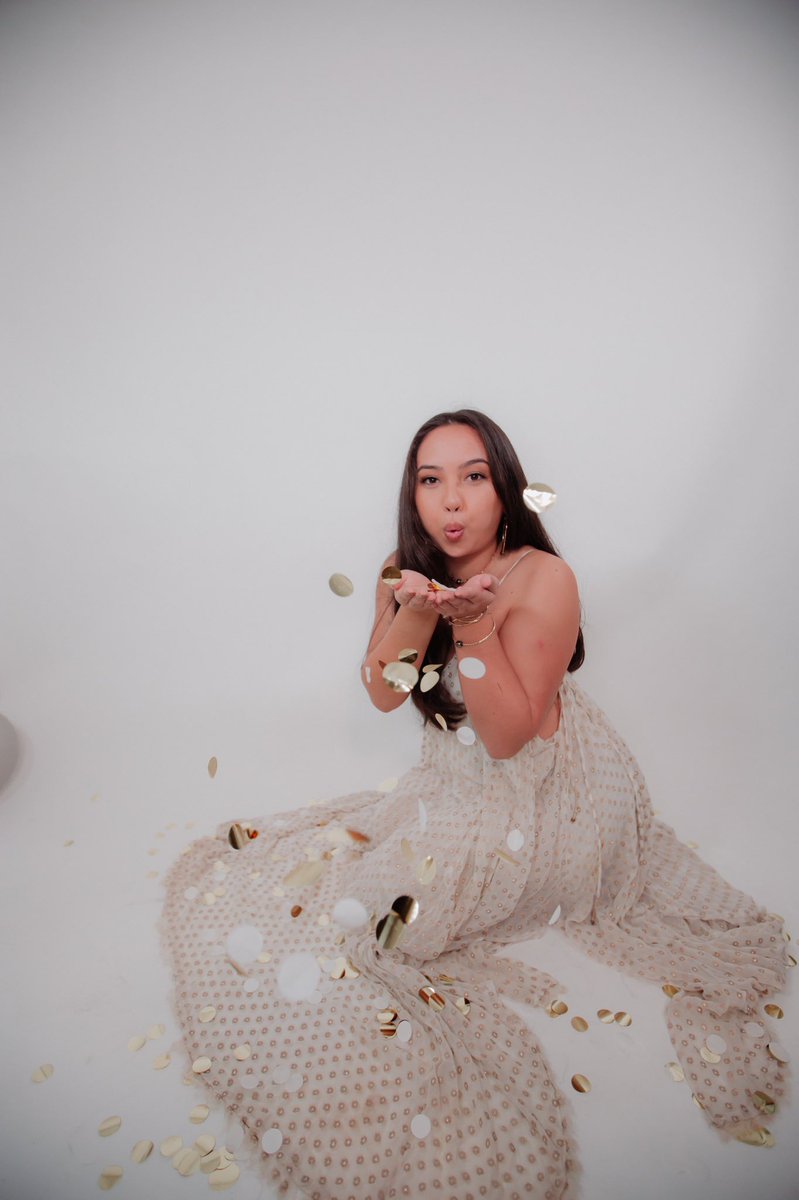 kianachingg's tweet photo. the big 19 🤍 #aries - photos by : @hawaiitropicalstudio on IG https://t.co/fVv9J1Prug