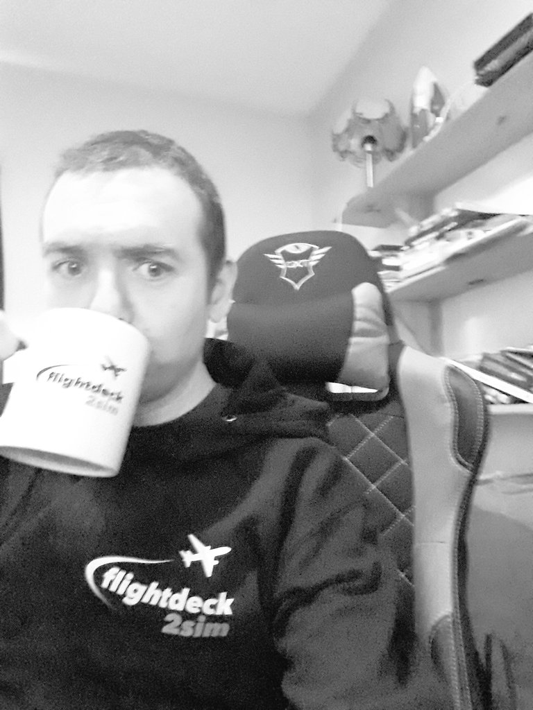 FlightsimH's tweet photo. Cheers Jim everyones fav hard working FO,and thanks Captain for the merch,much appreciated 👍👍👍@flightdeck2sim https://t.co/5wyW1MYXcO
