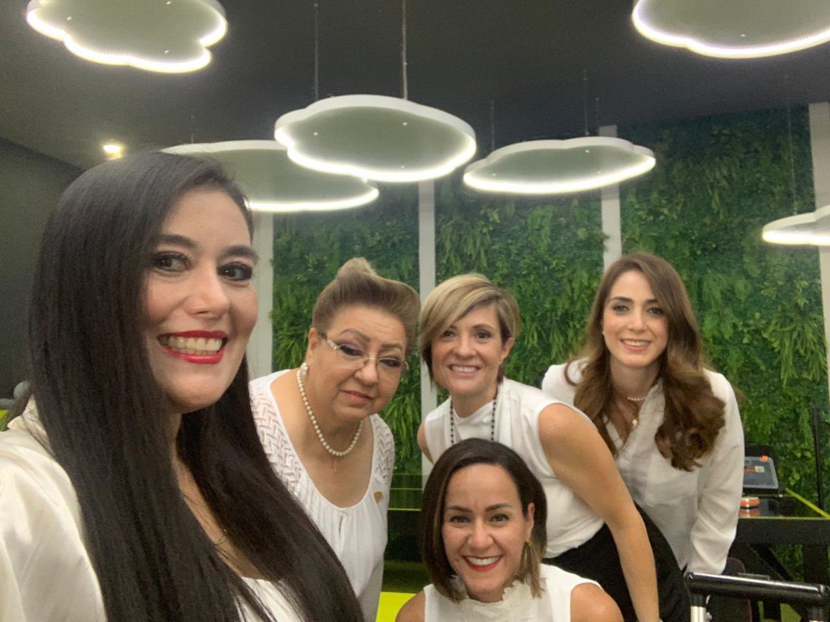 ClaudiaTudor_'s tweet photo. Más que colegas, grandes compañer@s de vida. 
Gracias por permitirme formar parte de esta comunidad llena de aprendizajes, compañerismo y confianza. 
#YoSoyAmpi  @AMPI_LeonGto https://t.co/A2mQ23GLA1