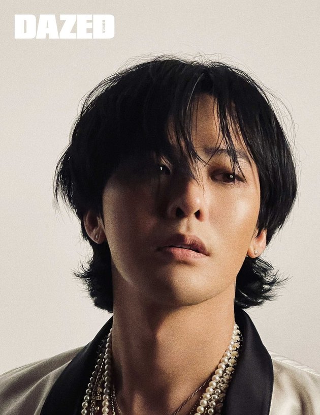 Prambors's tweet photo. Hari ini #PramborsThrowback spesial K-POP loh kawula muda! @pgenuschka lagi fangirling sama foto-foto baru @IBGDRGN yang baru aja photo-shoot buat anniv majalah Dazed ke-13. Foto mana yang jadi favorit VIP? #PramborsPlaying BIG BANG - Fantastic Baby! https://t.co/7UAnxvrPJH