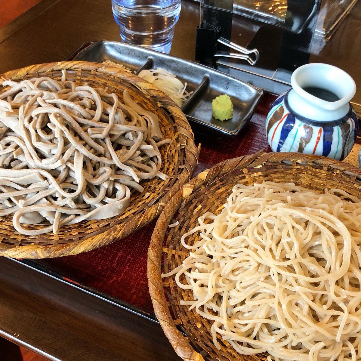 sunapon's tweet image. たまの贅沢。
二種もり(両方大盛り)と、生ゆばの刺身。
おいしい♪
身体も喜んでいる気がする。

#ランチ #黙食
#手打ちそばやまびこ
#越谷市 #川柳町
#越谷レイクタウン 近く