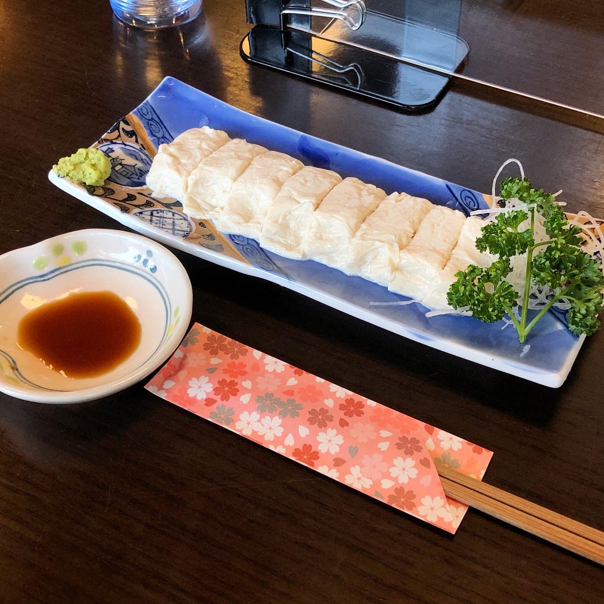 sunapon's tweet image. たまの贅沢。
二種もり(両方大盛り)と、生ゆばの刺身。
おいしい♪
身体も喜んでいる気がする。

#ランチ #黙食
#手打ちそばやまびこ
#越谷市 #川柳町
#越谷レイクタウン 近く