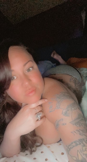 Alone in bed 🥺😞 I really hate being alone .... would you come play with me ? https://t.co/wZJSzrXAq3