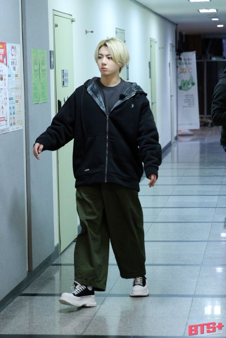 JeonSkBTS4's tweet photo. Run BTS! - EP.135 ( Behind cut )
Jeon Jungkook
@BTS_twt #RunBTSEp135 https://t.co/ER0AjAEozx