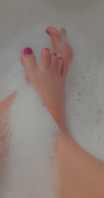 Thank goodness for bathtime!   #footography #footfetish #feet https://t.co/Dg4r7bJzjp<a href="/tag/footography"class="tags">#footography</a><a href="/tag/footfetish"class="tags">#footfetish</a><a href="/tag/feet"class="tags"><span>#feet</span></a>