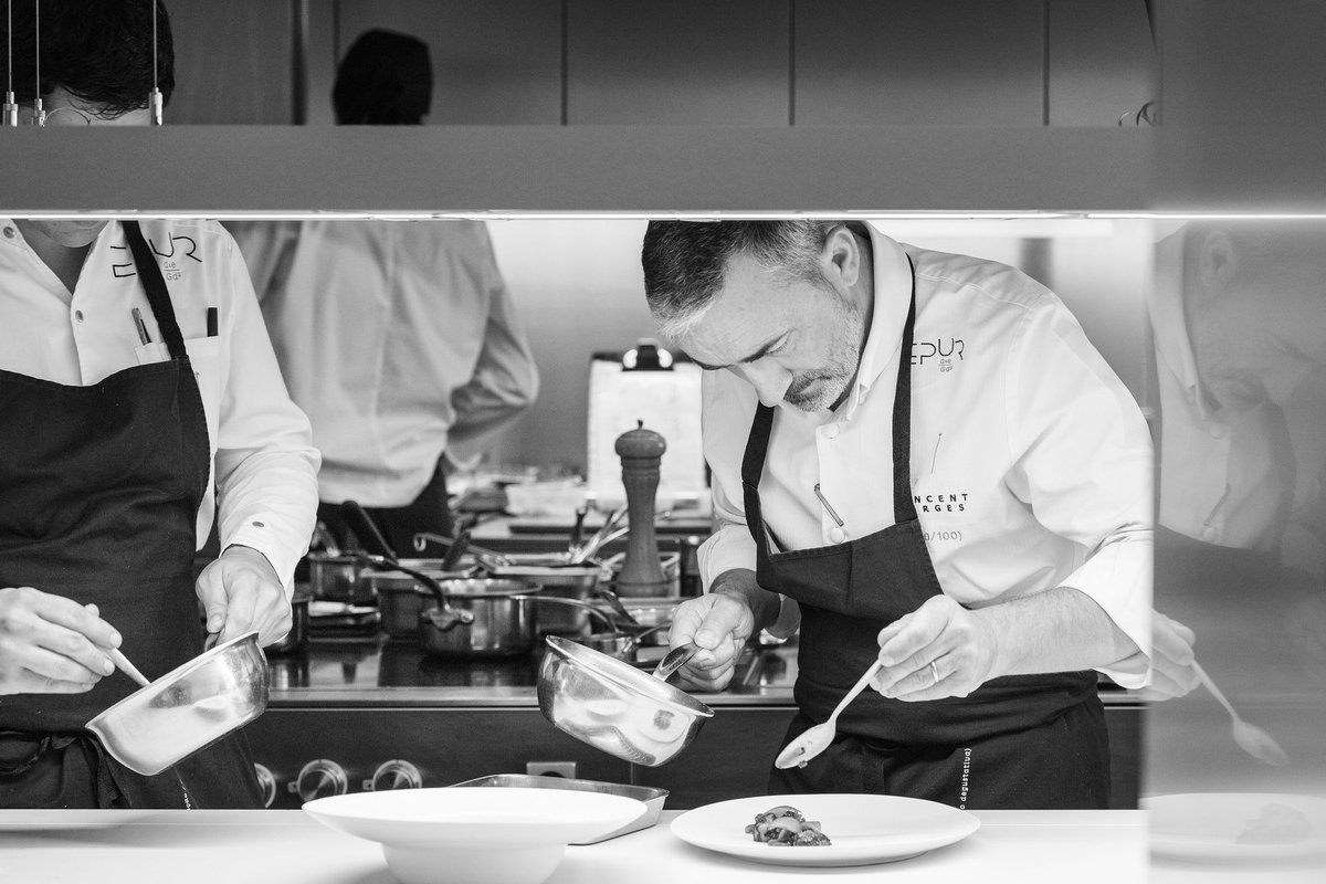 Com uma estrela Michelin, o restaurante Epur é dirigido pelo chef <a href="/vfarges/">vincent farges</a>, que sempre consegue surpreender seus convidados com suas criações, conhece este emblemático restaurante em @TurismodeLisboa?
➡️ spend-in.com/decodesign/epu…
#SPENDINmagazine
#aEssênciaDoEssencial