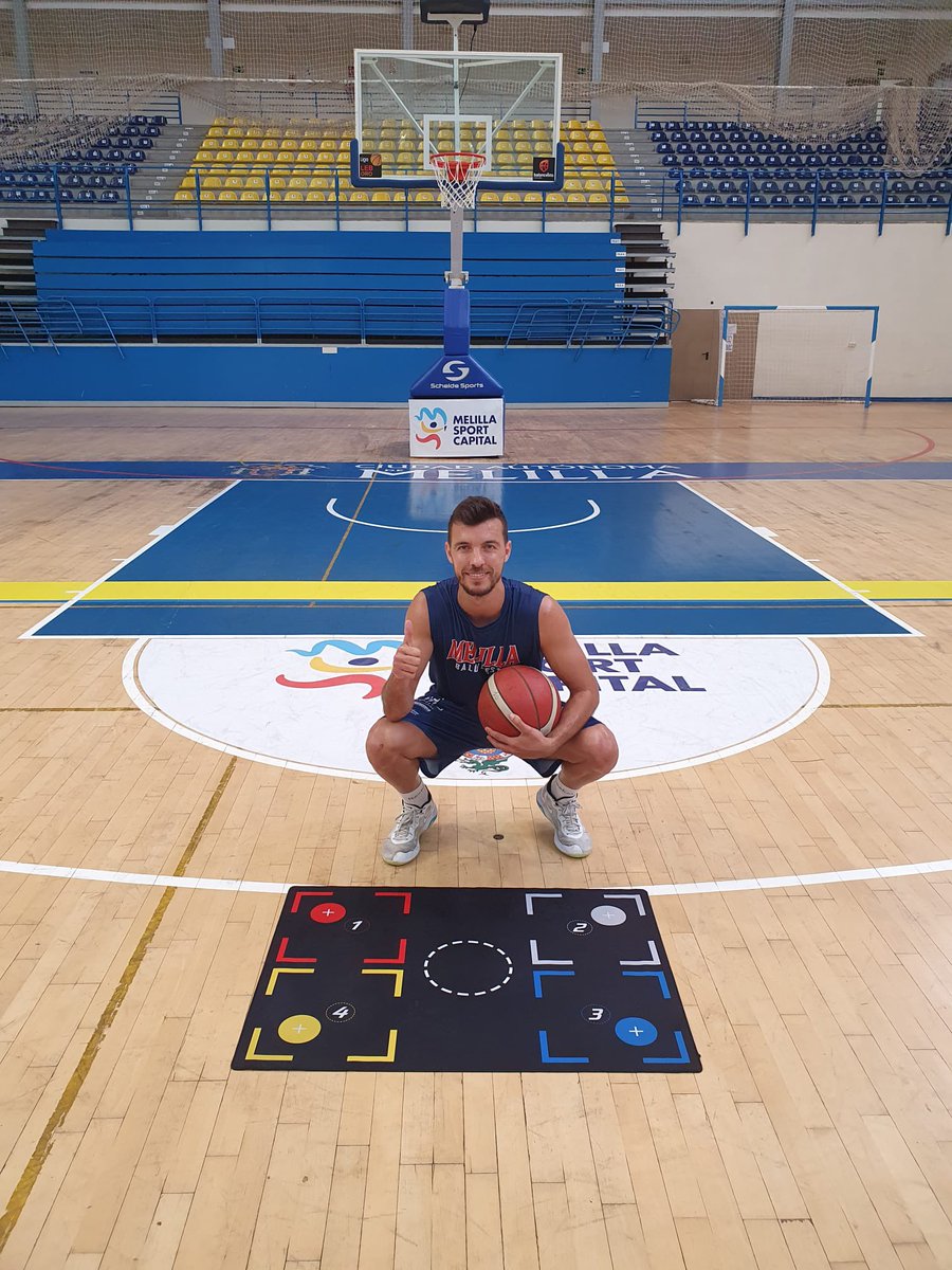 ShotTripl3's tweet photo. 🕺🏾🕺🏾Trabajo de pies en Melilla con el “Footwork training” de Tripl3 Shot! ⬅️⬆️⬇️➡️

@melillabcto 
@CoachJRibas 
@OnePro1P 
@mikelsanz__ 
@nedimdjeda16 

#tripl3shot #all4basketball #basketball #baloncesto #footwork #footworktraining #traininghard #leboro #melilla #training https://t.co/TjQFFM0uSu