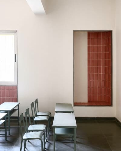 ArchitectsJdap's tweet image. If Classrooms were this colorful and full of inspiration, then we would not mind going back to school. Thank you @divisare_ for the coverage #Architect #architecturetwitter #designthinking #schools divisare.com/projects/44051…