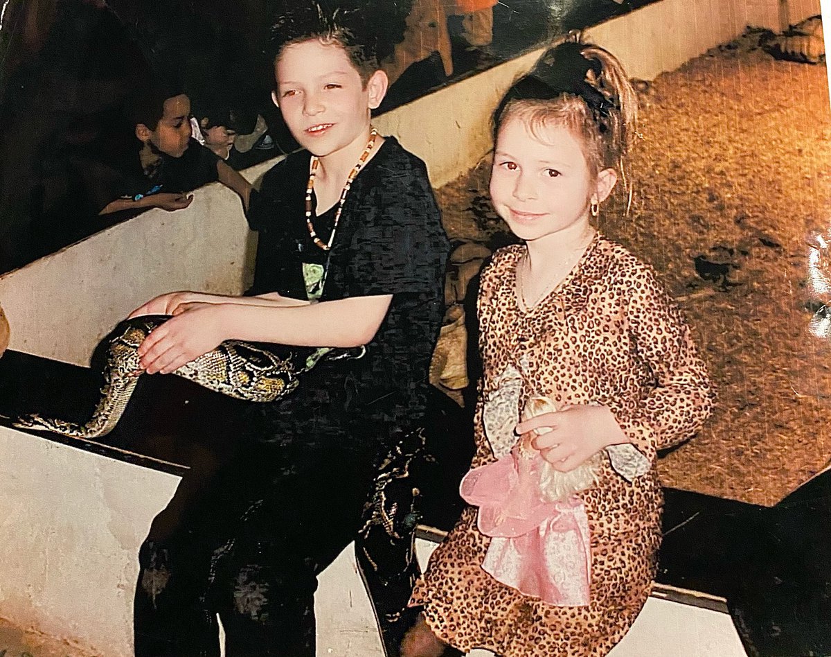 LEXILYNNN6's tweet image. happy 1hr late bday big bro 😎❤️🙀@tommy_3_3_3