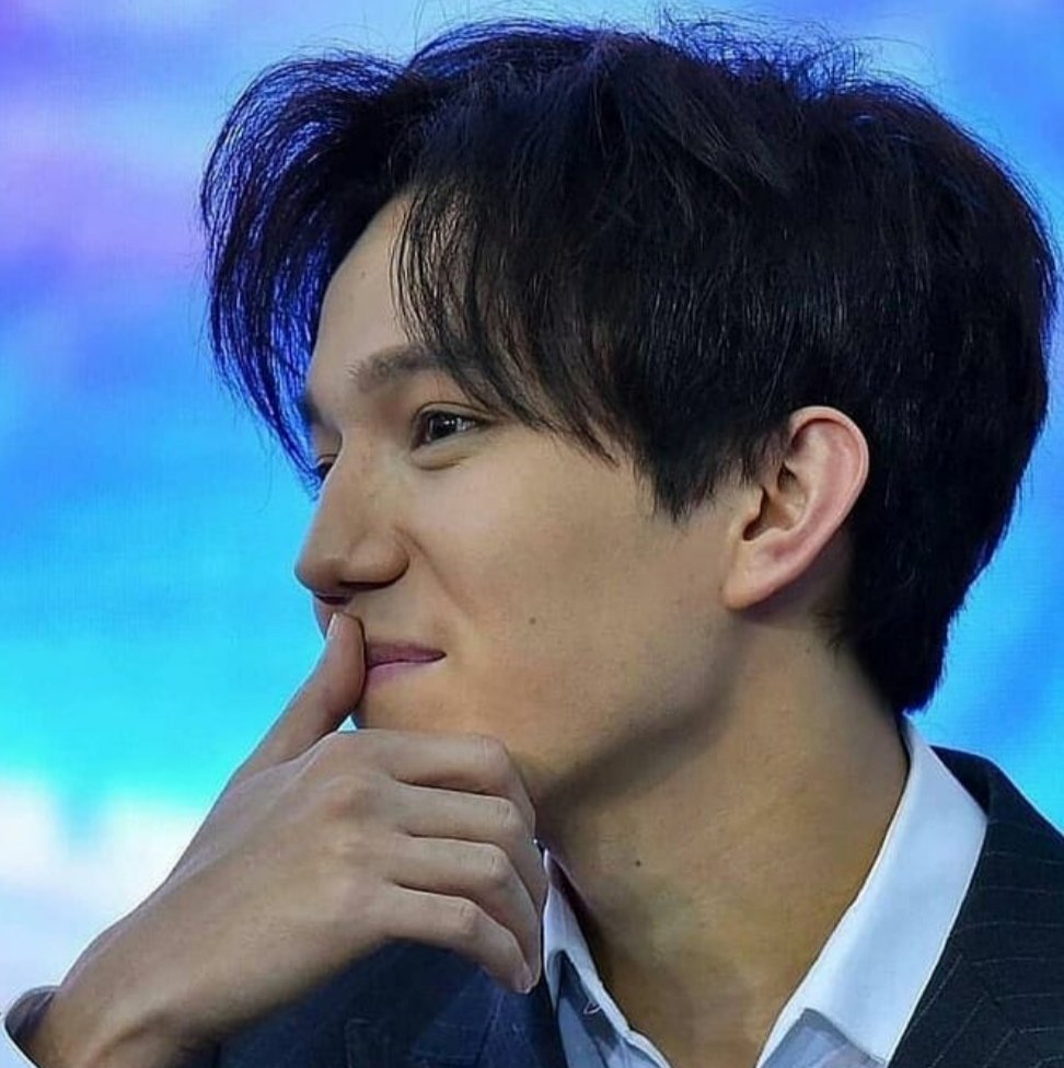 Димаш adagio. Певец димаш кудайбергенов. Рост димаша кудайбергенова. Димаш фотосессия 2020. Димаш кудайбергенов 2019.