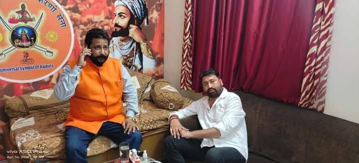 rrksoffice's tweet photo. #श्री_राष्ट्रीय_राजपूत_करणी_सेना के वरिष्ठ संस्थापक सदस्य एवं संगठन में वरिष्ठ पदाधिकारी पुष्पेन्द्र सिंह जादौन (कोटा) ने आज जयपुर स्थित करणी सेना मुख्यालय में करणी सेना प्रमुख सुखदेव सिंह जी गोगामेड़ी के साथ बैठ आगामी संगठन विस्तार पर एवं संगठन की आगामी गतिविधियों पर चर्चा की । https://t.co/C24BuM8QZW