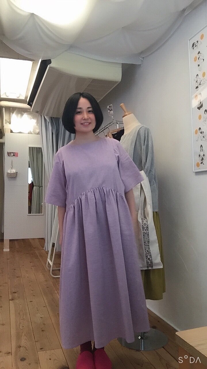 モーハウス日本橋ショップ Mo House 母乳育児中こそおすすめしたいワンピース お家や健診 児童館など 産前産後のママの身体にやさしく 抱っこしたときの肩周りも楽ちん 赤ちゃんのほっぺにも気持ち良さそうな肌触りのオーガニックガーゼ ワンピースは