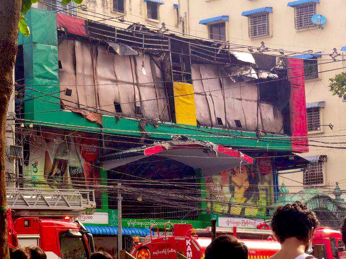 DrYamone's tweet photo. Fire outbreak happened at KyiMyinDine Night Market ,Yangon at around 7:20AM this morning &amp; extinguished at 7:48AM. Cause of fire is due to terrorist #Military;they want to make story like fire outbreak in Military owned shopping malls.

#Apr15Coup #WhatsHappeningInMyanmar https://t.co/ApDJ71Ki44