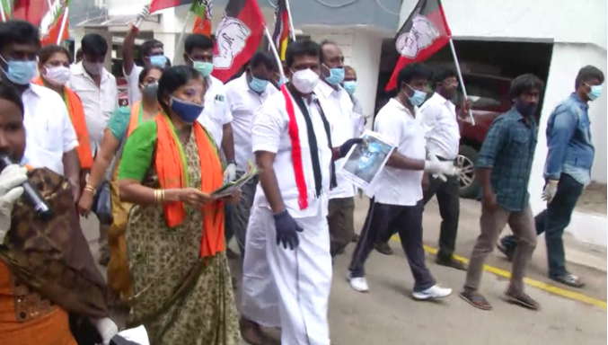 ADMKofficial's tweet image. வேளச்சேரி தொகுதியில் மறுவாக்குப்பதிவு நடப்பதை ஒட்டி, கழக வேட்பாளர் அசோக் அவர்கள் தீவிர பிரச்சாரம்!!

வெல்வோம் 💥✌

#AIADMKFOR2021
#EPSFORCM