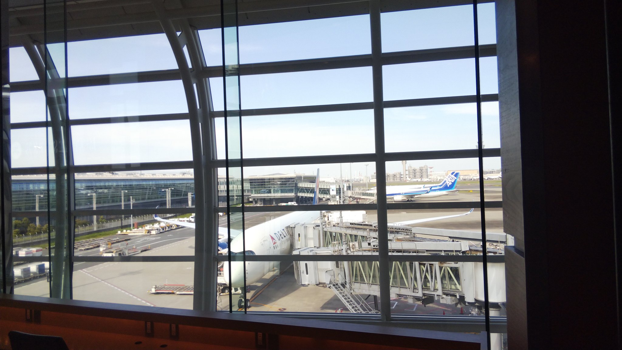 Mixologist Co Ltd デトロイト行きの機体が到着しました Cafe Amp Bar Rage 羽田空港ターミナル3 03 6428 0022 デトロイト行き Delta 飛行機 飛行機見える Cafebar T Co Rvwpy1gept Twitter