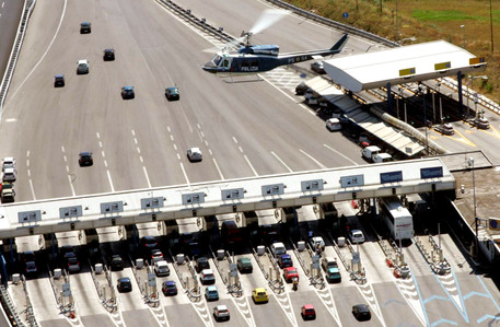 rtl1025's tweet photo. 🛣️🚗 Procede con determinazione il piano di trasformazione di #autostrade per l’#Italia, ne parliamo oggi con l'ad di #Movyon Lorenzo Rossi

#nonstopnews https://t.co/Nokz0HiNvI