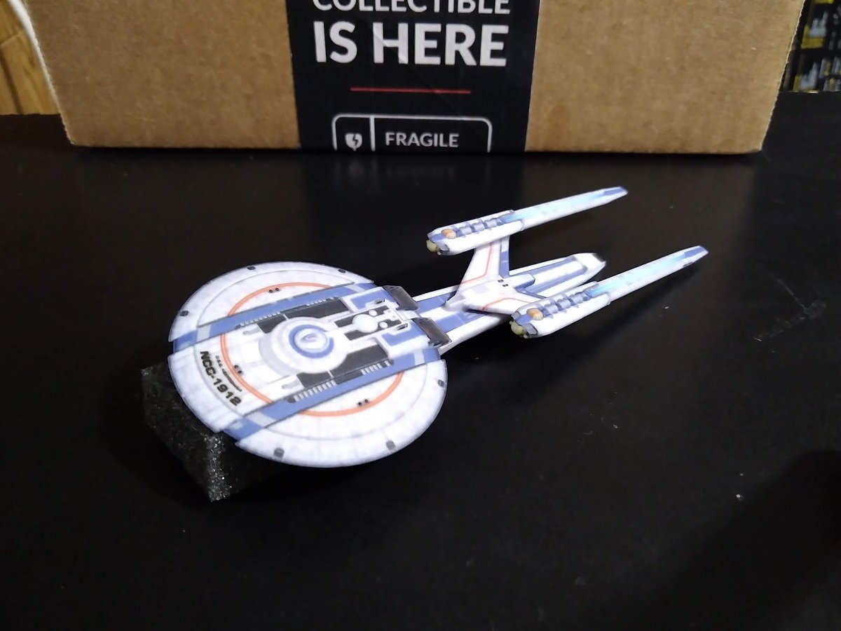 TheBirdiestOne's tweet photo. My other new @GamePrint ship, the U.S.S. Keetoowah! This is the 2021 Legendary Repulse class with the Excelsior skin. I have 5 more ships warping in, so stay on Red Alert!

#StarTrek #StarTrekOnline #StarTrekDiscovery #Starship #3Dprinting #mixeddimensions #scifi https://t.co/NWWCrGhms2
