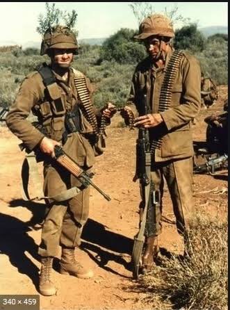 南アフリカ軍のP83ベストって、基本的に腰回りは付けずにこれだけで