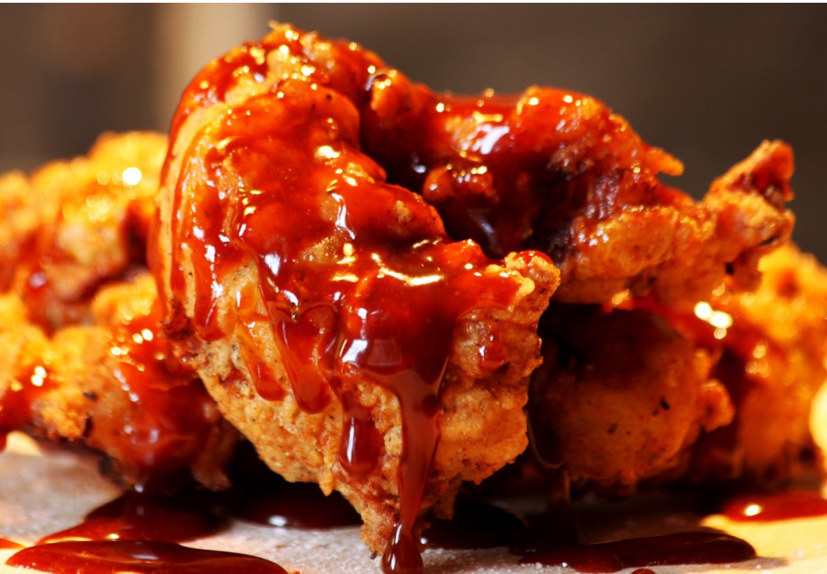 The thigh’s the limit today with gorgeous blue skies forecast for @peckersbristol @paintworks_bristol using free range chicken from local suppliers to make the best BFC burgers in town.