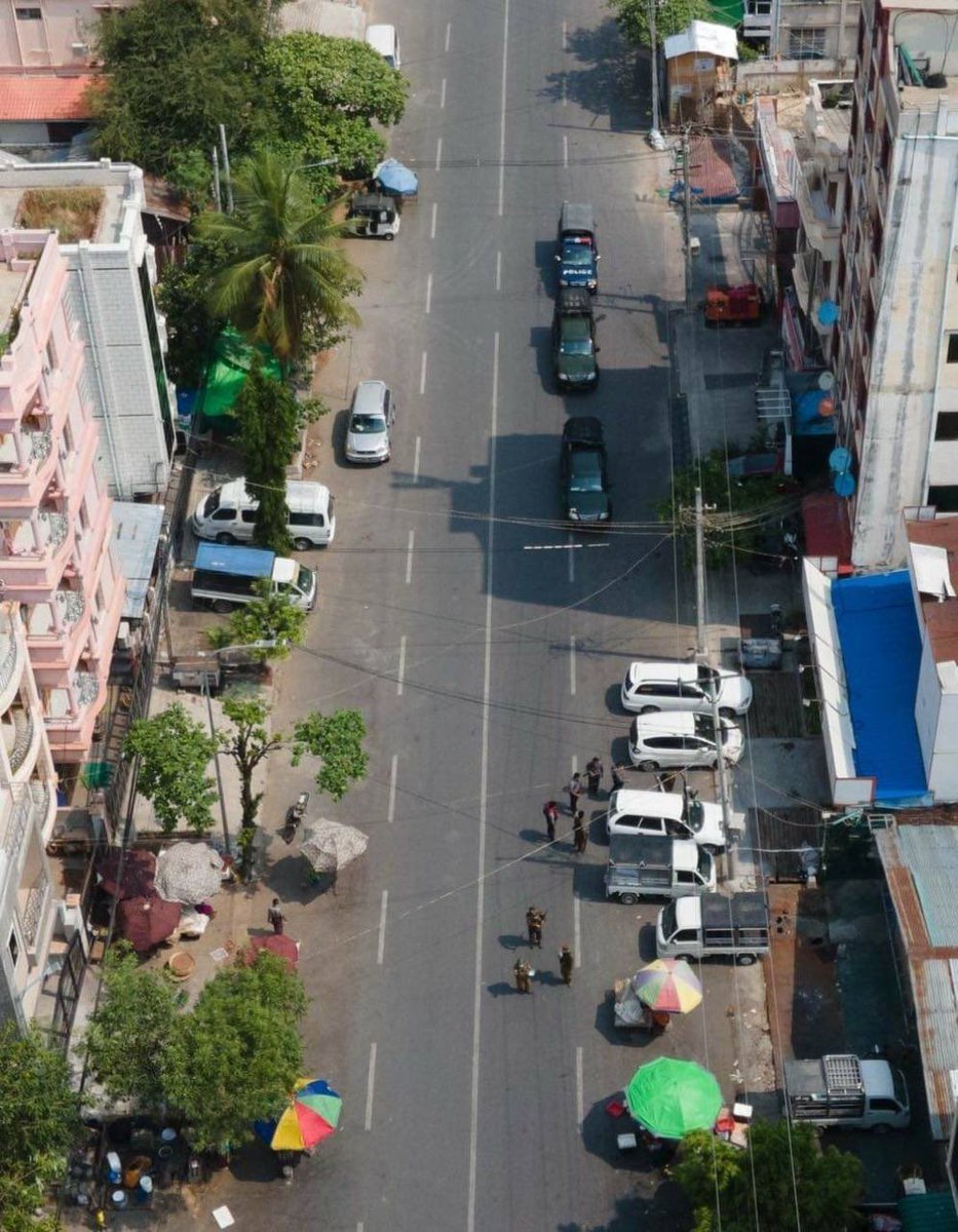 Aftermath of violent crackdown on famous Mandalay’s Medical Family Strike today. More than 20 protesters/civilians were brutally abducted by Terrorist Junta reportedly.
FREEDOM OF SPEECH
#Apr15Coup
#WhatsHappeningInMyanmar