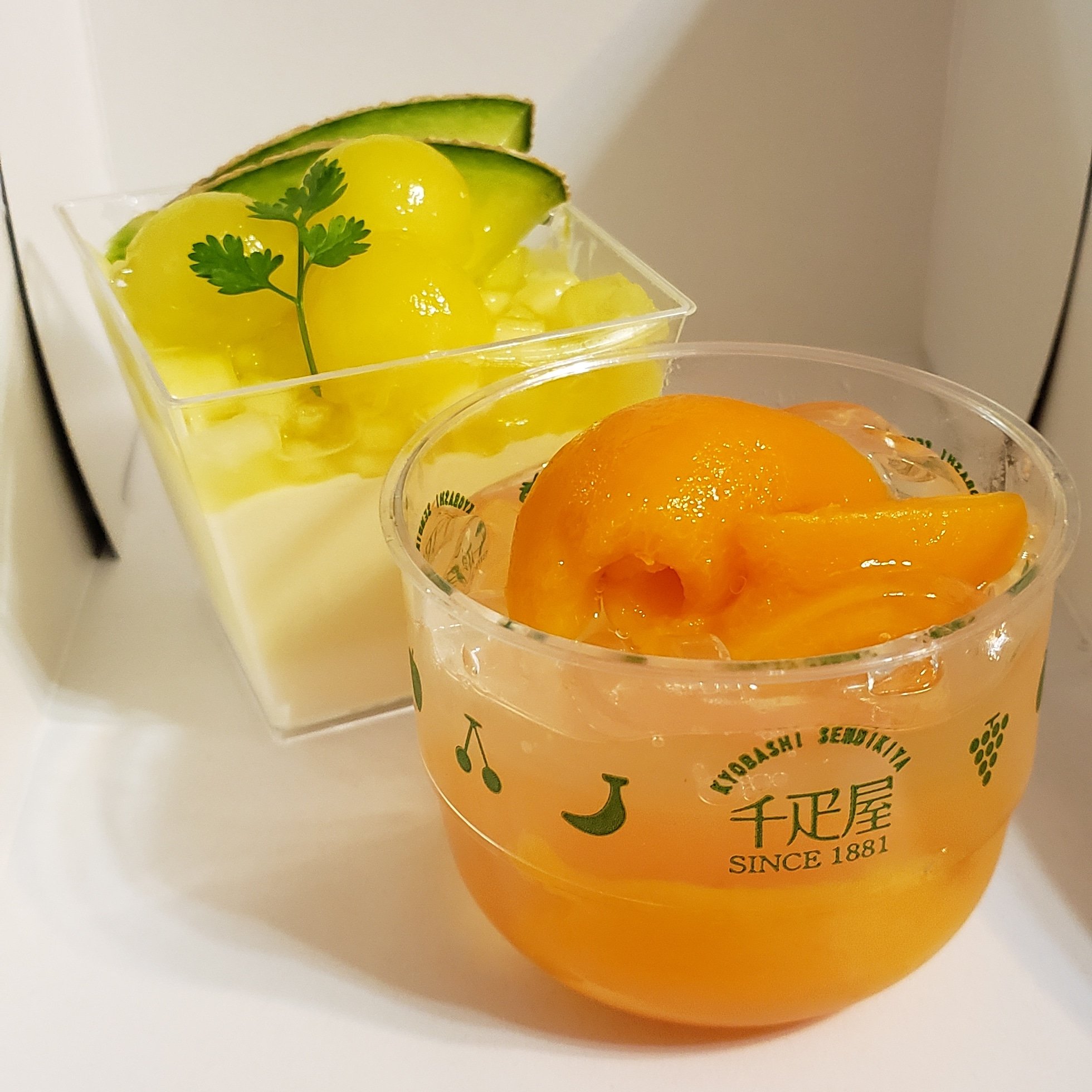 Ratamu テイクアウトはマスクメロンババロア 枇杷ゼリー テイクアウトケーキに使われるメロンて仕方ないけど固め 美味しいのはやはりイートインだなぁ 千疋屋 京橋千疋屋 ケーキ パフェ マスクメロン 枇杷 T Co U1sl3hveeo Twitter