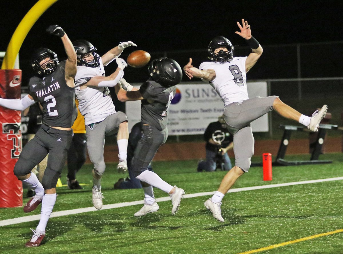 ‘The best rivalry in the state.’ Fire still burns whenever Tigard, Tualatin meet — and both teams look like strong contenders for the fall #opreps scorebooklive.com/oregon/2021/04…