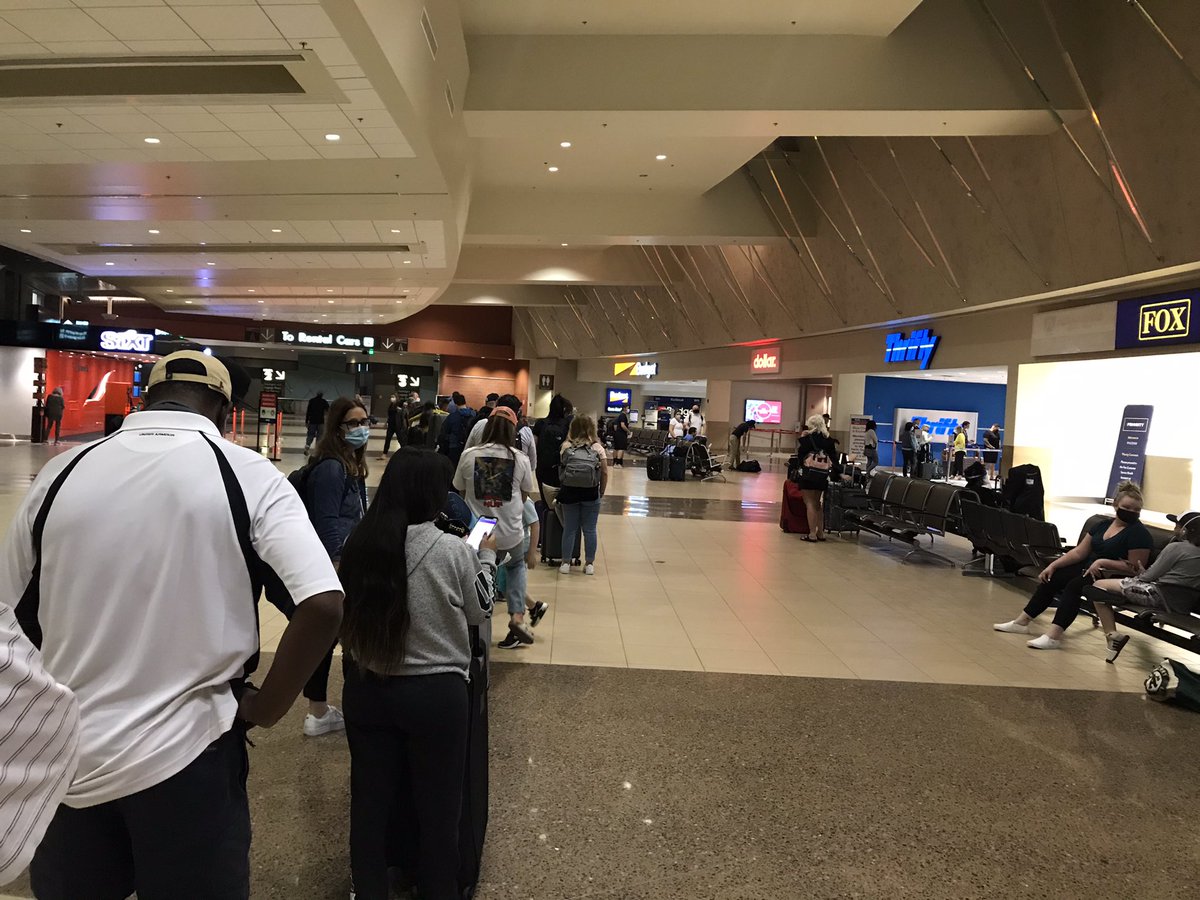 jameshsalter77's tweet photo. @thriftycars There are over 50 people waiting in line at your Phoenix airport car rental counter tonight. How many reservations on file for so few staff to process?? https://t.co/GJu3bJWCJB