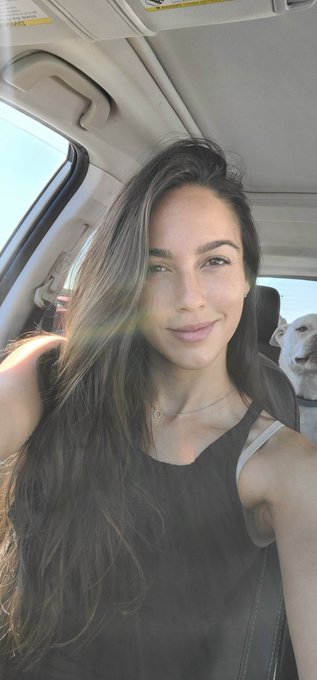 Taz mean muggin in the background https://t.co/MlNo1Pbi37