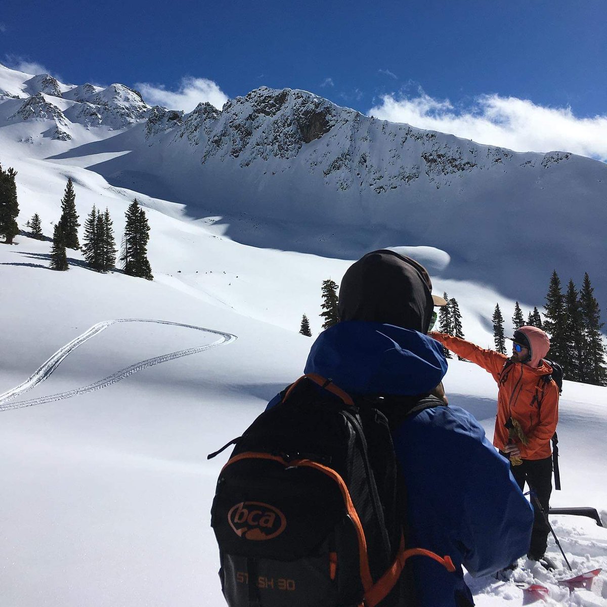 Once upon a time I was on a tour, and had to sneeze. A friendly Oompa Loompa came out of the woods to help me not spread the VID. 😂😂 @#thisisfreeride #skiing
