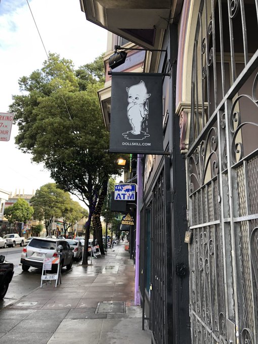 なるほど、これがキューピーちゃんの先祖か。今の年齢でこの格好で街歩いたらどーなることやら、あなたは男性ですか？女性ですか？ https://t.co/wqzPP46i1J