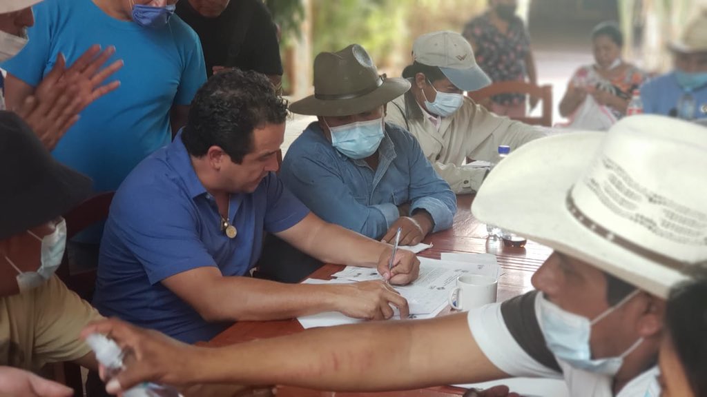 HectorAstudillo's tweet photo. A través de @JavierTaja_ director de @CICAEG_OPD, establecimos diálogo con el Frente Popular de la Montaña, a quienes hemos atendido permanentemente y que después de la firma de una minuta se ha acordado la liberación del tramo carretero de Tlapa. https://t.co/ZjRTSDbVZl