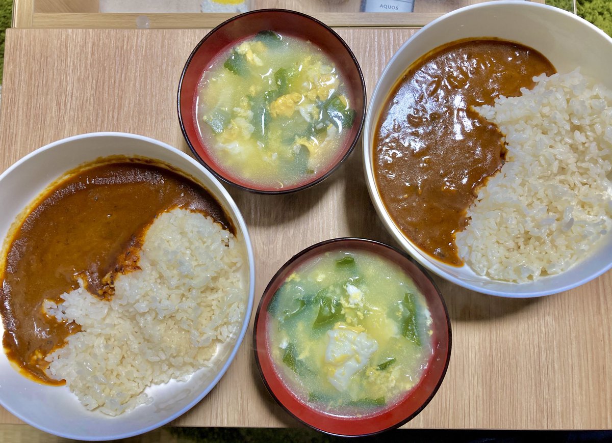 Rei あなたと私の幸せの中なのよ 仲良くカレーの日 でもレトルト笑 結婚式の話してたら すごく時間経っててご飯作るのやめちゃう日がある 手が回らんのよなぁ スープはつくったけど こゆー日もしょうがないよね 年下彼氏 年上彼女 おうち