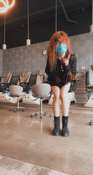 Iz a ghost girl bday 🖤 go me https://t.co/Mj5KTQNzu8<a href="/tag/newprofilepic"class="tags"><span>#newprofilepic</span></a>