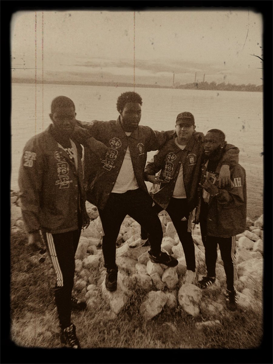 MhSigmas's tweet photo. โMy granddad and his Lbs by the Springfield lake, (1920)โ #LongliveMH ๐ญ๐ค๐พ https://t.co/49jzYkbzRe