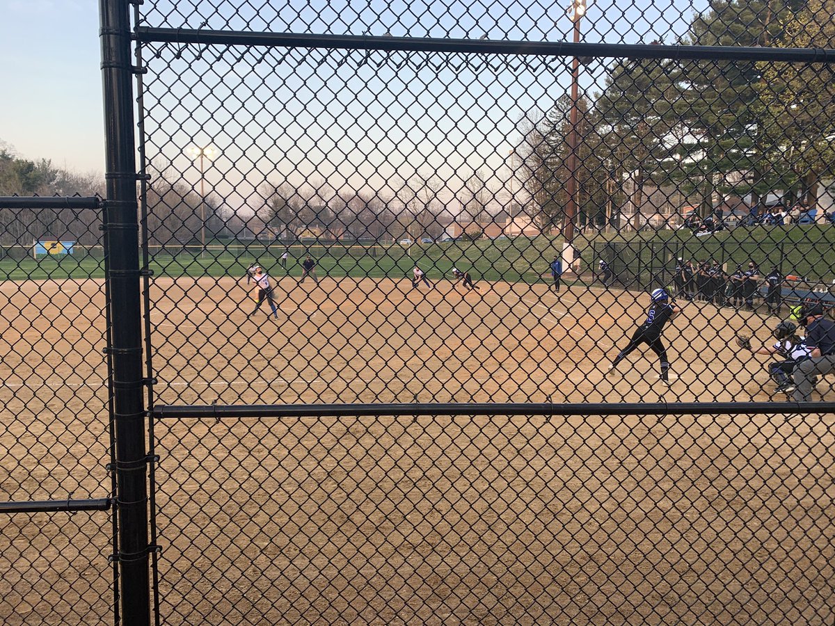 DrJason_Potts's tweet photo. LS scores one in the top half of the first, but the Lady Bears are now up. @EtownAreaHS https://t.co/U5ovuy9Qwn