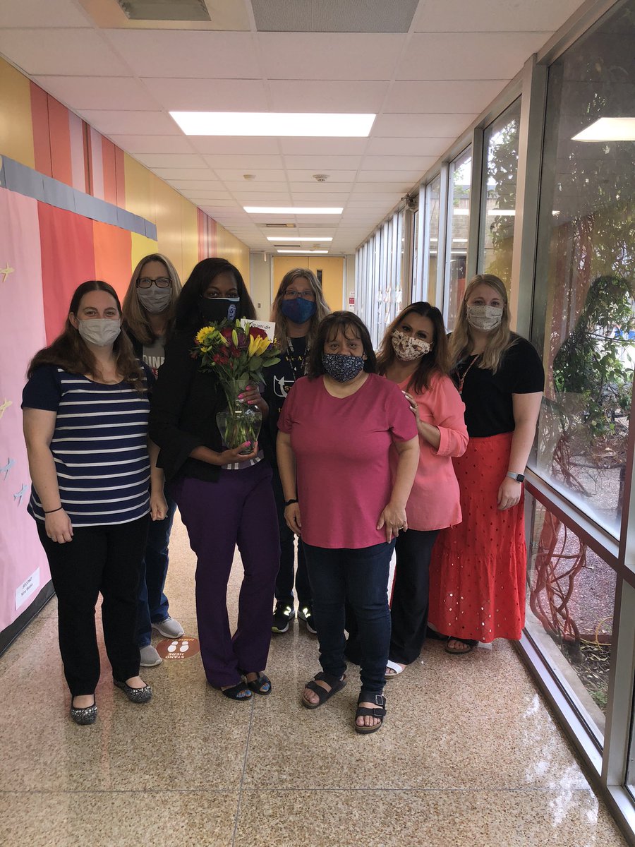 I walked into my office this morning after crossing guard duty to find some beautiful flowers on my desk! Thank you so much Terrific Third Grade team for the flowers. ❤️
<a href="/JuanitaHutto/">Juanita zamarripa-Hutto</a> <a href="/DinoraCordova/">Dinora Cordova</a> <a href="/jmskivington/">Jenifer Skivington</a> <a href="/wentz_davis/">Kathryn Wentz-Davis</a> @LBahnfleth <a href="/MsLaPaugh/">Ms. LaPaugh</a>