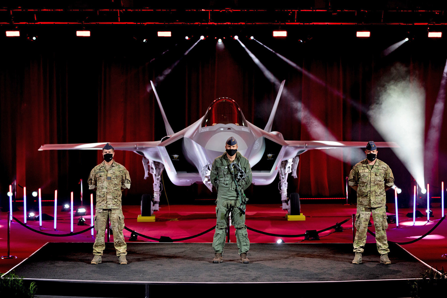 BlokkenMario's tweet photo. First rollout of ✈️#F35-A for 🇩🇰#Denmark celebrated with ceremony at #LockheedMartin.
An important procurement that will advance both European and transatlantic #interoperability.
➡️https://t.co/Ms72f6aRXv
#DenmarkF35Rollout #F35DK https://t.co/ugBPvpV3Qv