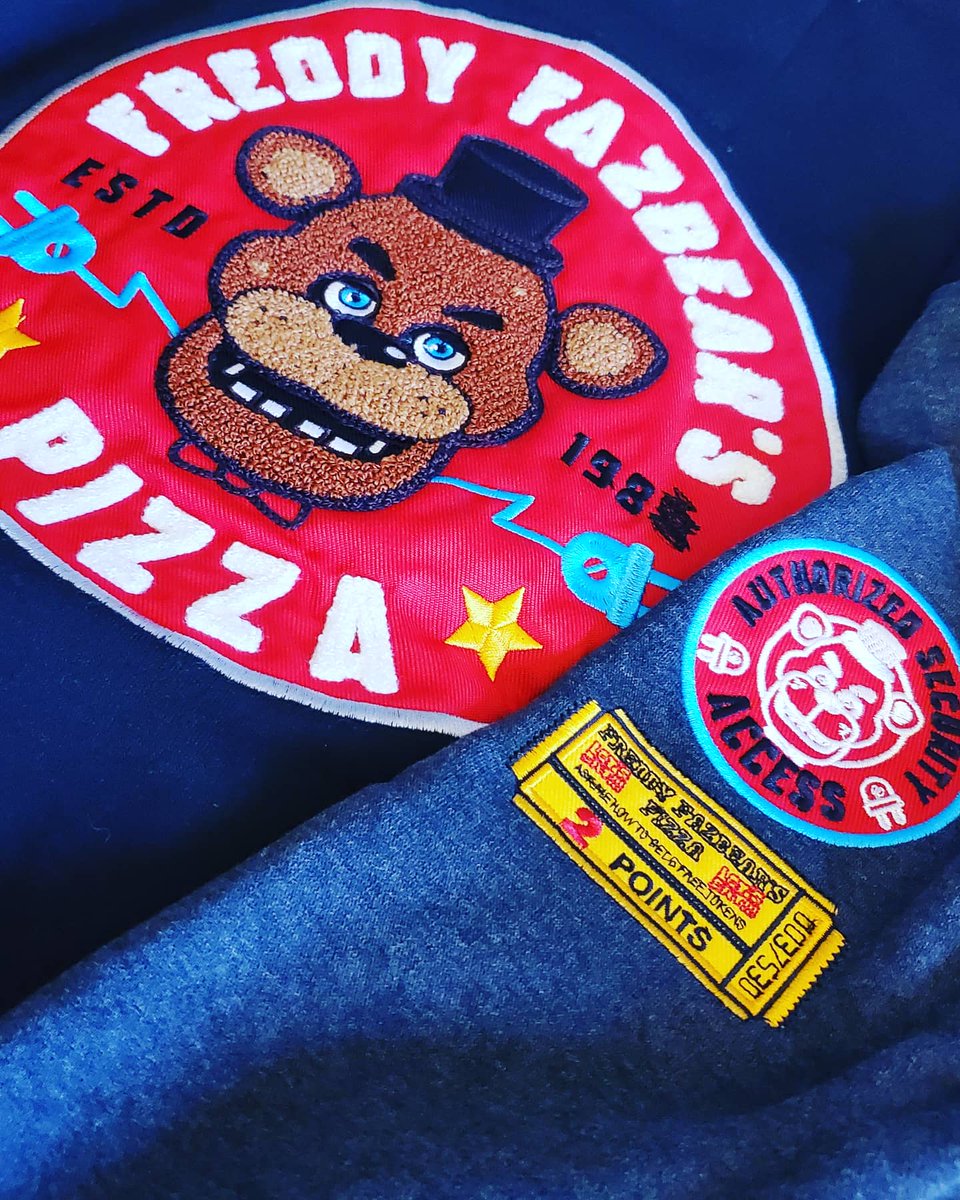 nerdybuddyx's tweet photo. Got this awesome jacket based on MatPat/ GameTheorist from youtube. This is so epic. #fnaf #fnafsecurityguards #gametheory #matpat #ganetheorist #gamerboy #clothes #fivenightsatfreddys #gamewear #gamegear https://t.co/OhtuPoMTIz