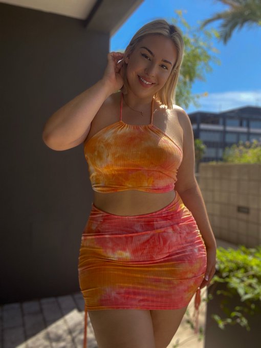 Watch nixxdee's leaked NSFW photo on TwXstars