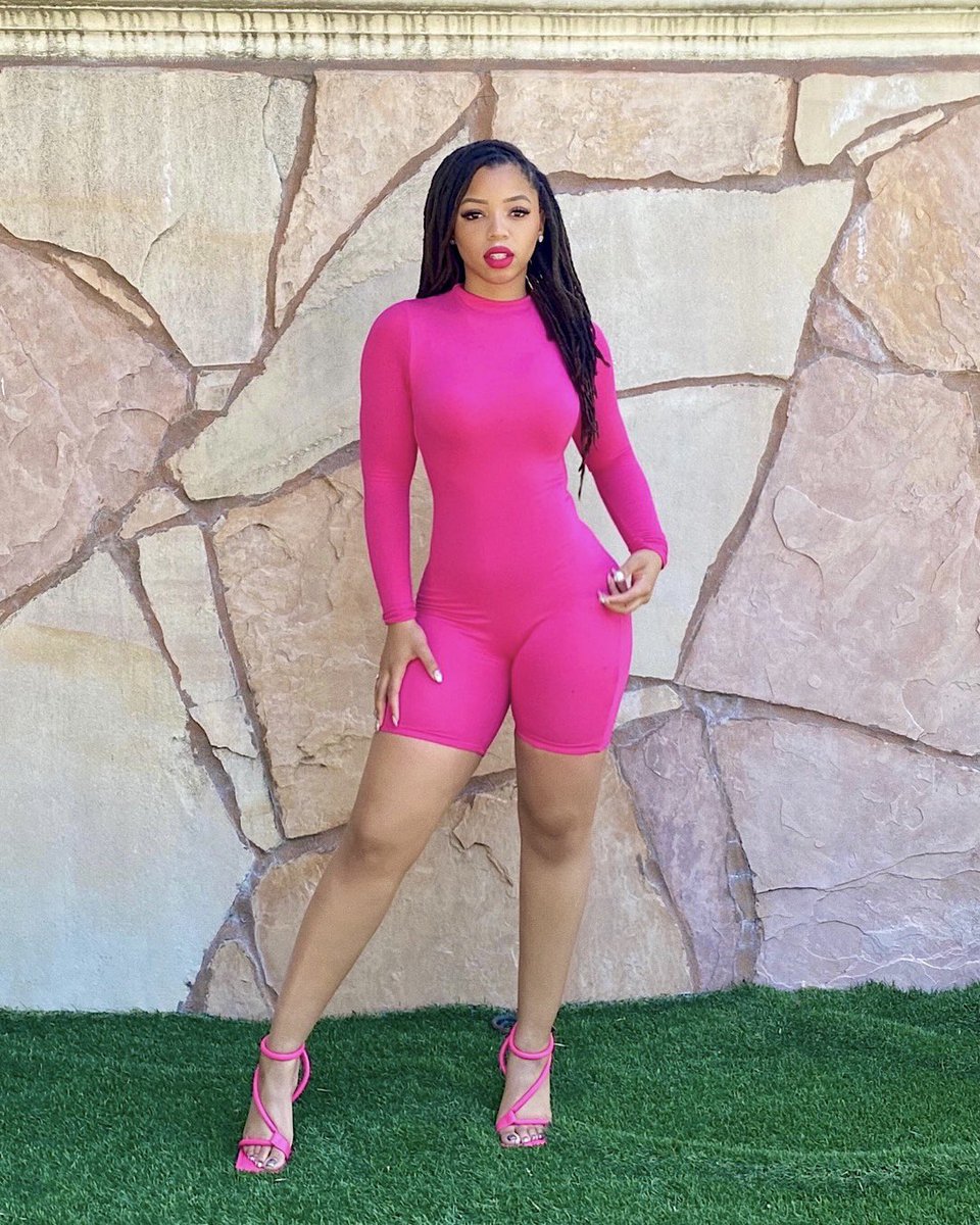 ChloeBailey's tweet image. on wednesday’s we wear pink 💖