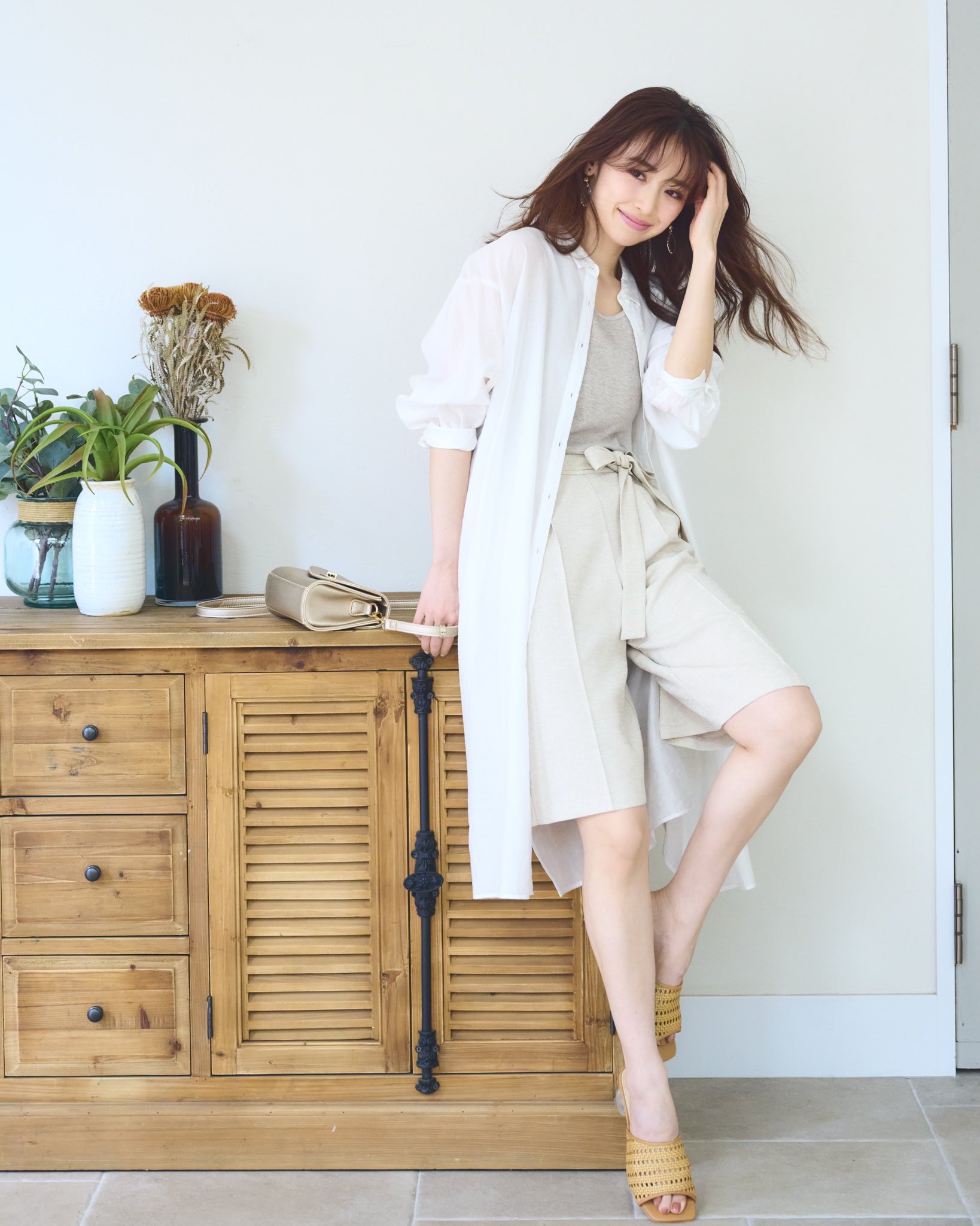 ストラ新品紙タグ付き⭐️洗える❗️泉里香着サテンカーゴパンツ2wayパンツ ストラ新品紙タグ付き⭐️洗える❗️泉里香着サテンカーゴパンツ